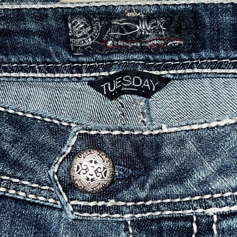 NWT SILVER JEANS👖 DISTRESSED RIPPED BOOTCUT TUESDAY JEANS Women’s 14 W34 L33 - Picture 8 of 15